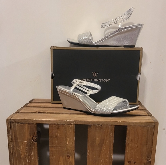 Brand New women's wedge sandals - Picture 2 of 7